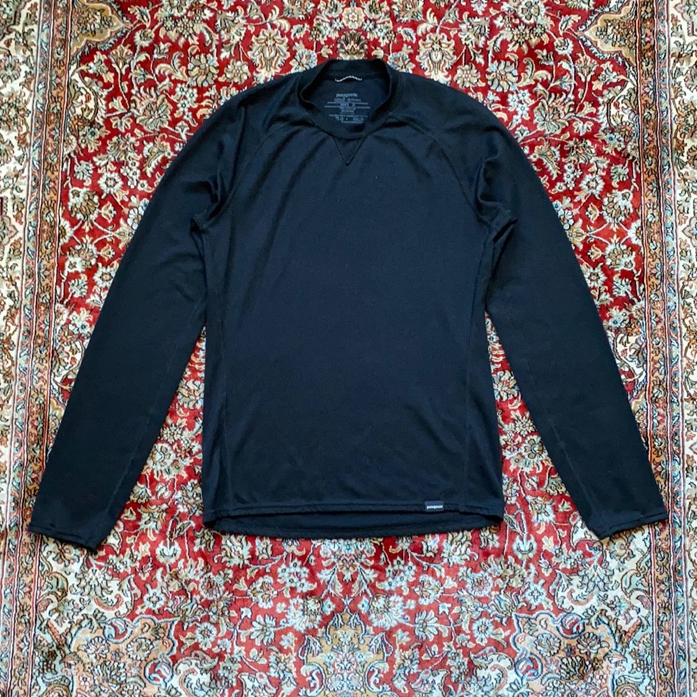 Patagonia men’s Capilene 3 baselayer shirt in size XS